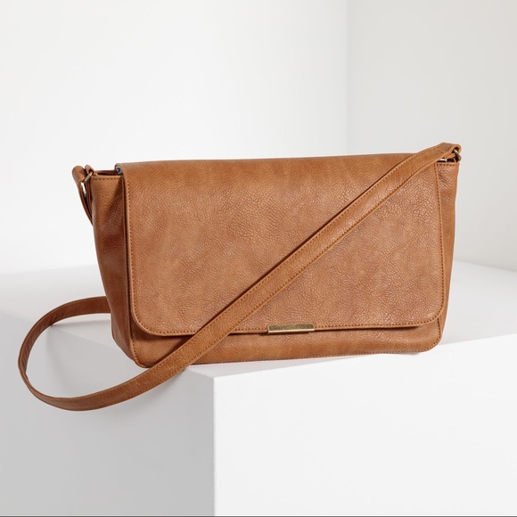 Day-By-Day Crossbody (over 50%off!!) ⭐️ - Picture 1 of 3